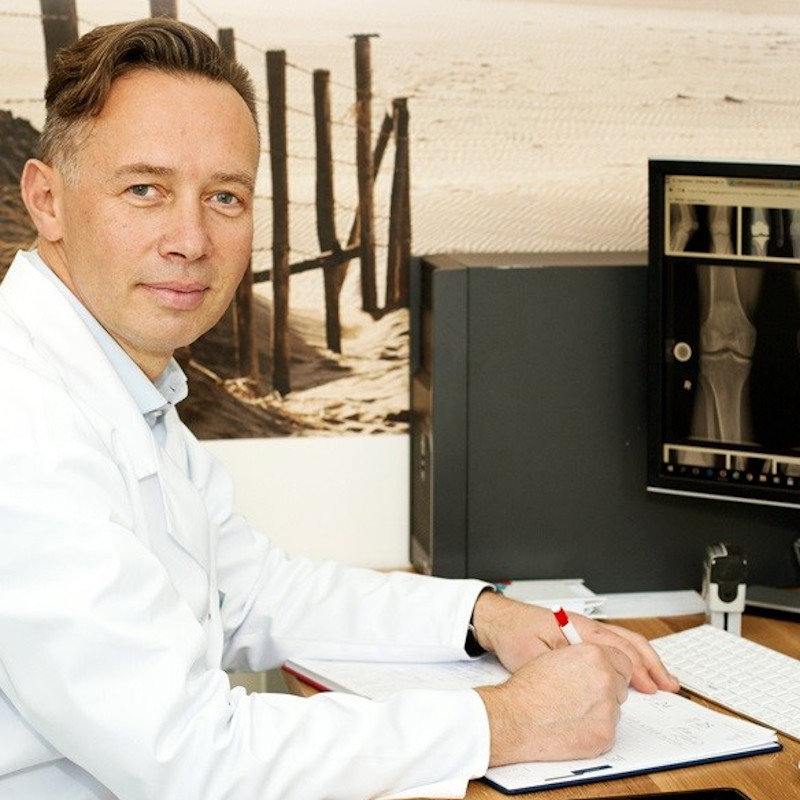 Dr Marek Młodzianowski