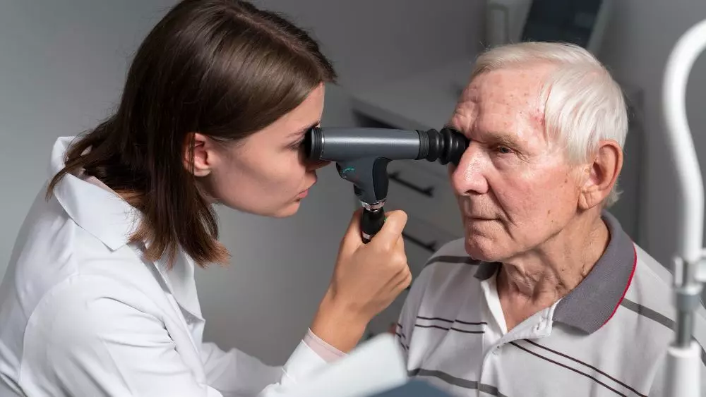 Badanie wzroku - leczenie stożka rogówki - Laguna Medical